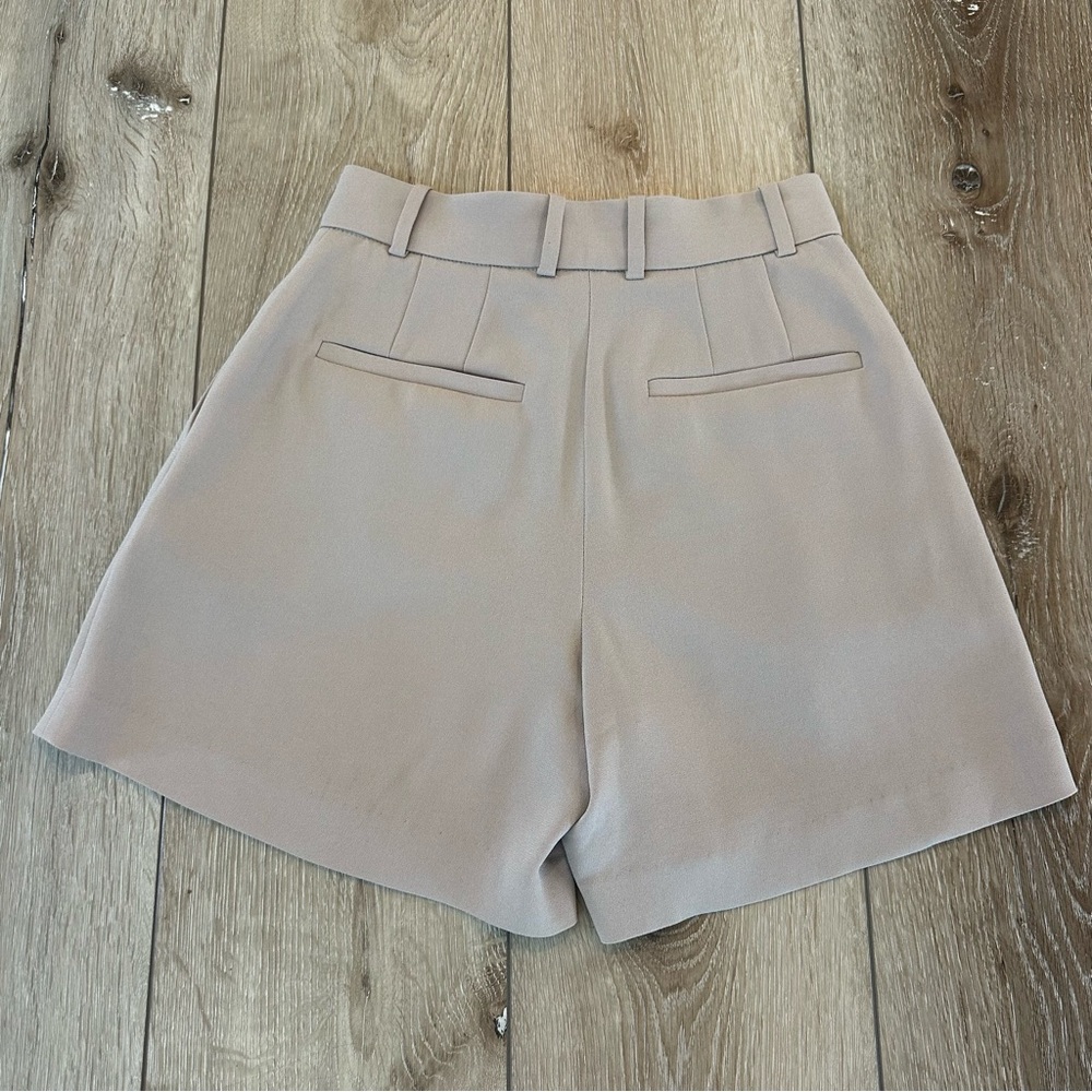 Aritzia Babaton Pleated Mid Thigh Trouser Shorts Taupe Tan Business Tailored 00 - Picture 2 of 9